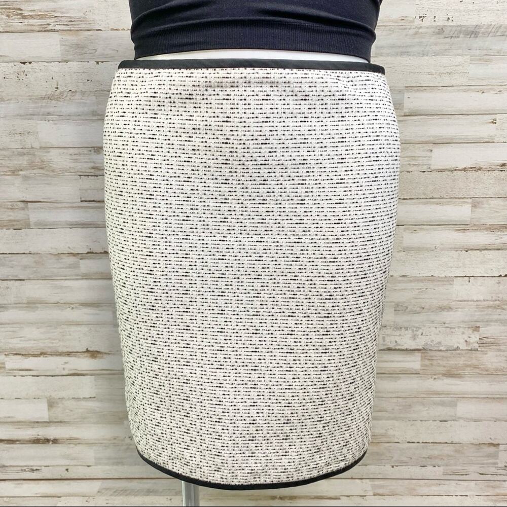 Vera Wang Lavender Label Boucle Tweed Skirt Womens Size 10  Black White Cotton